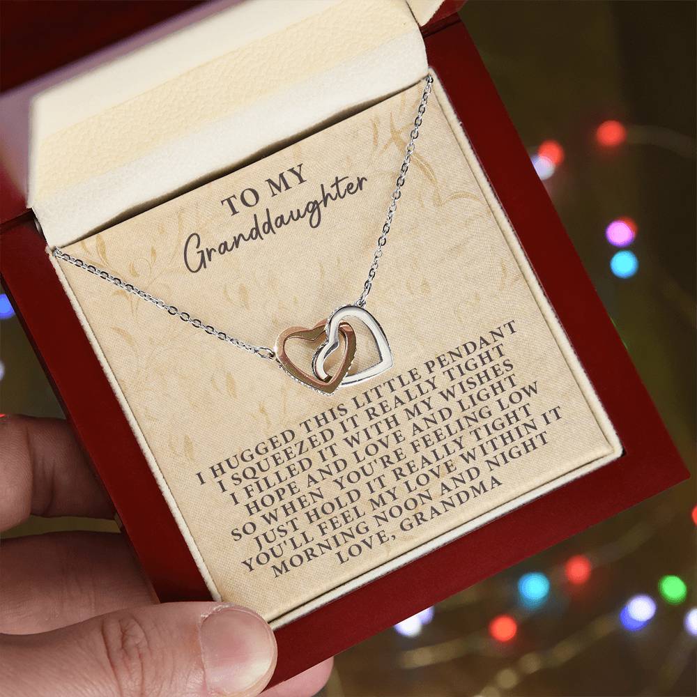 Give Her The Gift She Will Always Remember 💝 Interlocking Hearts Necklace
